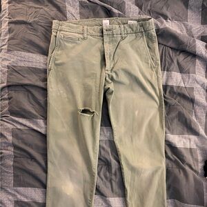 GAP Olive Green Chino Pants with Vintage Bleached and Ripped Look Slim 32x32